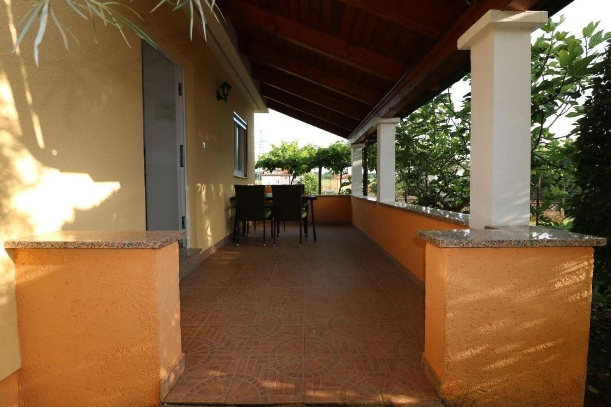 Bungalow Mit Pool Und Garten In Porec Exterior photo